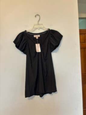 Philosophy Republic Clothing Black Pleated Flutter Sleeve V-Neck Top, Size M